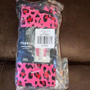 Torrid 2x HOT PINK LEOPARD PRINT LEGGINGS 2x NWT